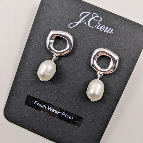 *NEW* J Crew Hammered Circle Pearl Earrings - Picture 4 of 5